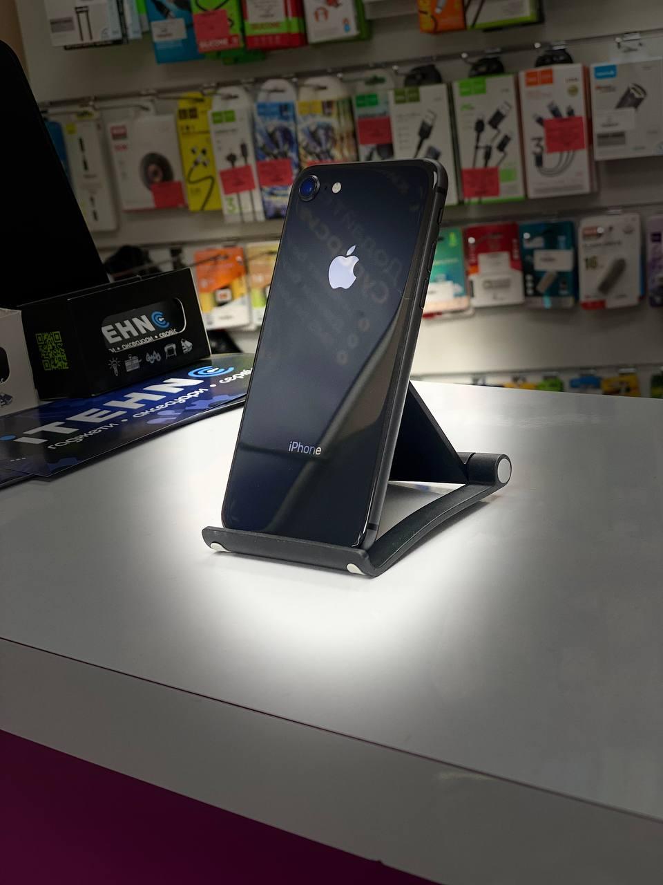 Б/в  Iphone 8  64GB