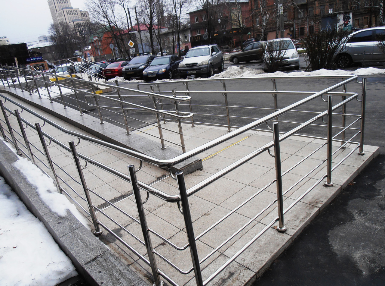 Перила пандуса з нержавіючої сталі AISI 304, поручень Ø 38 мм, стійка Ø32 мм, 2 ригелі Ø16 мм, Сквира