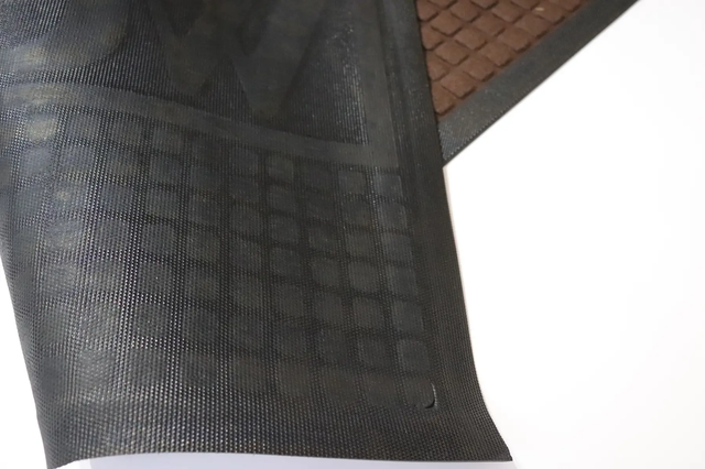 Килимок 90*60 см брудозахисний на гумовій основі коричневий з бортиком