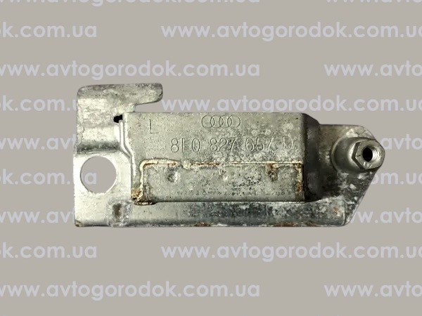 Кронштейн підсвітки лівий Audi A6 C6