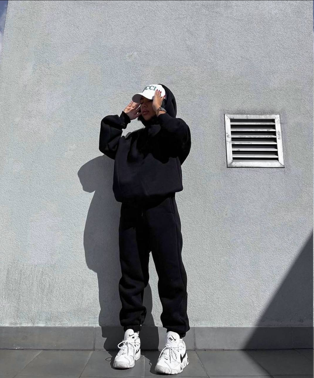Жіночий спортивний костюм з худі, стиль oversize