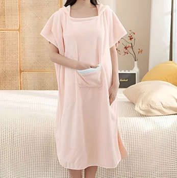 Рушник жіночий халат з приємного на дотик плюшевого матеріалу має великий капюшон 70 х 100 см рожевий