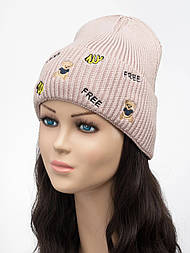 В'язана зимова шапка з підворотом і вишивкою