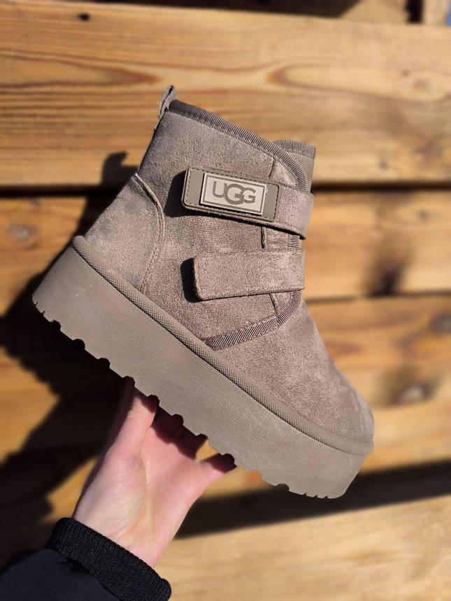 Угги ботиночки БЕЖЕВЫЕ KHAKI на липучках и высокой подошве с лейбл UGG утепленые женские зимние LQD, фото 1
