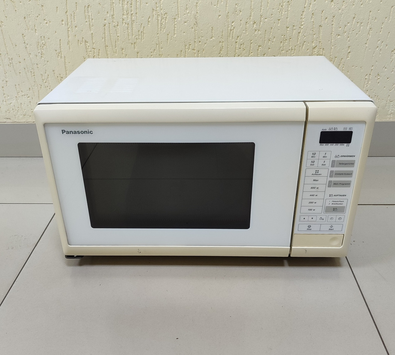 Об'ємна мікрохвильова піч (НВЧ) Panasonic NN-5452B з Німеччини з гарантією