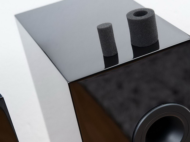 KEF R3
