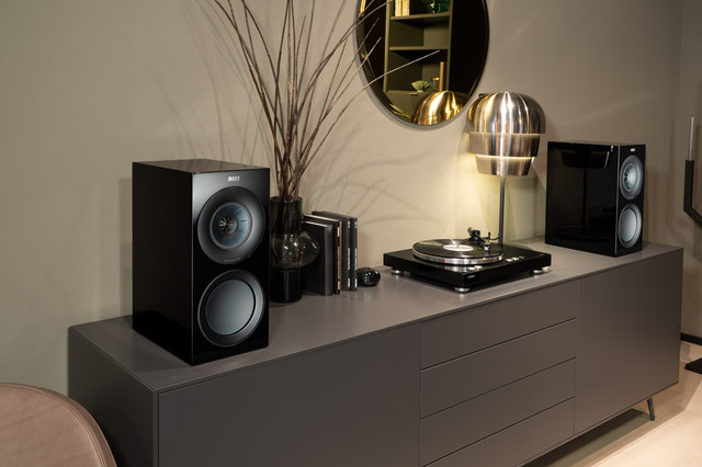 KEF R3