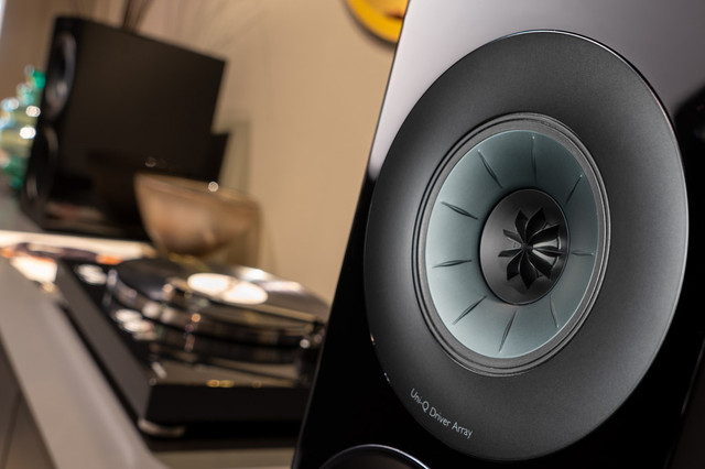 KEF R3