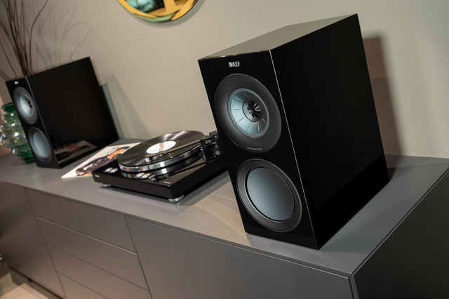 KEF R3
