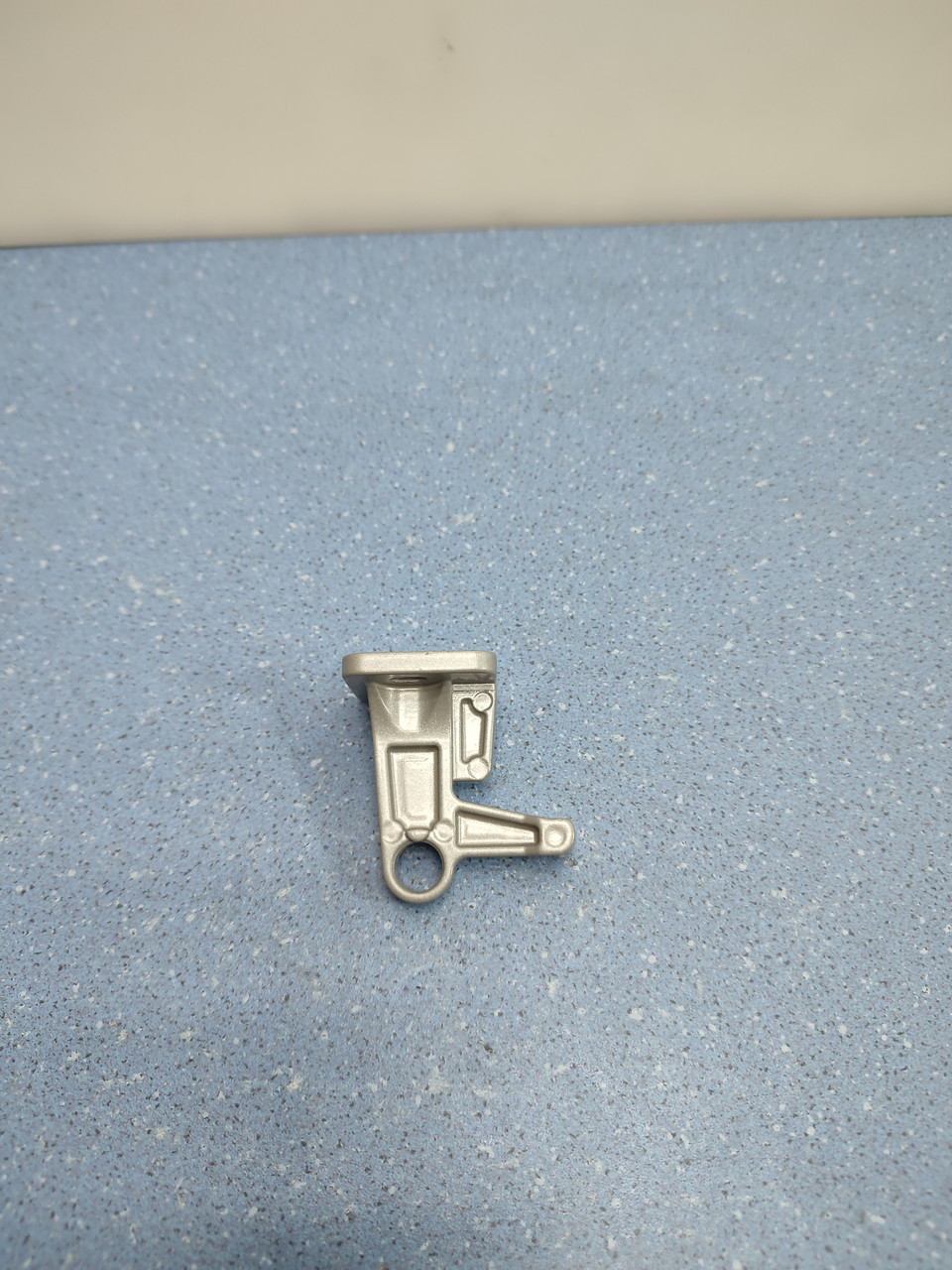 Петля дверей для холодильника Liebherr 9450106, фото 1