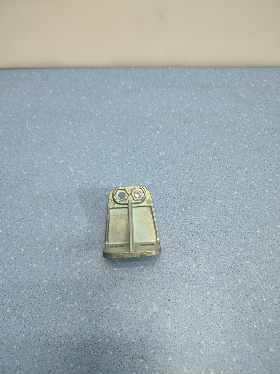 Нижній упор дверей для холодильника Liebherr 9450795, фото 1