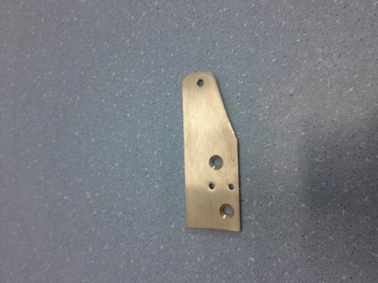 Петля дверей для холодильника Liebherr 7042350, фото 1