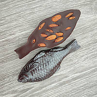 Риба Вобла з чорного шоколаду 70,3 % з цілими горіхами мигдалю 80 грамів крафтове виробництво