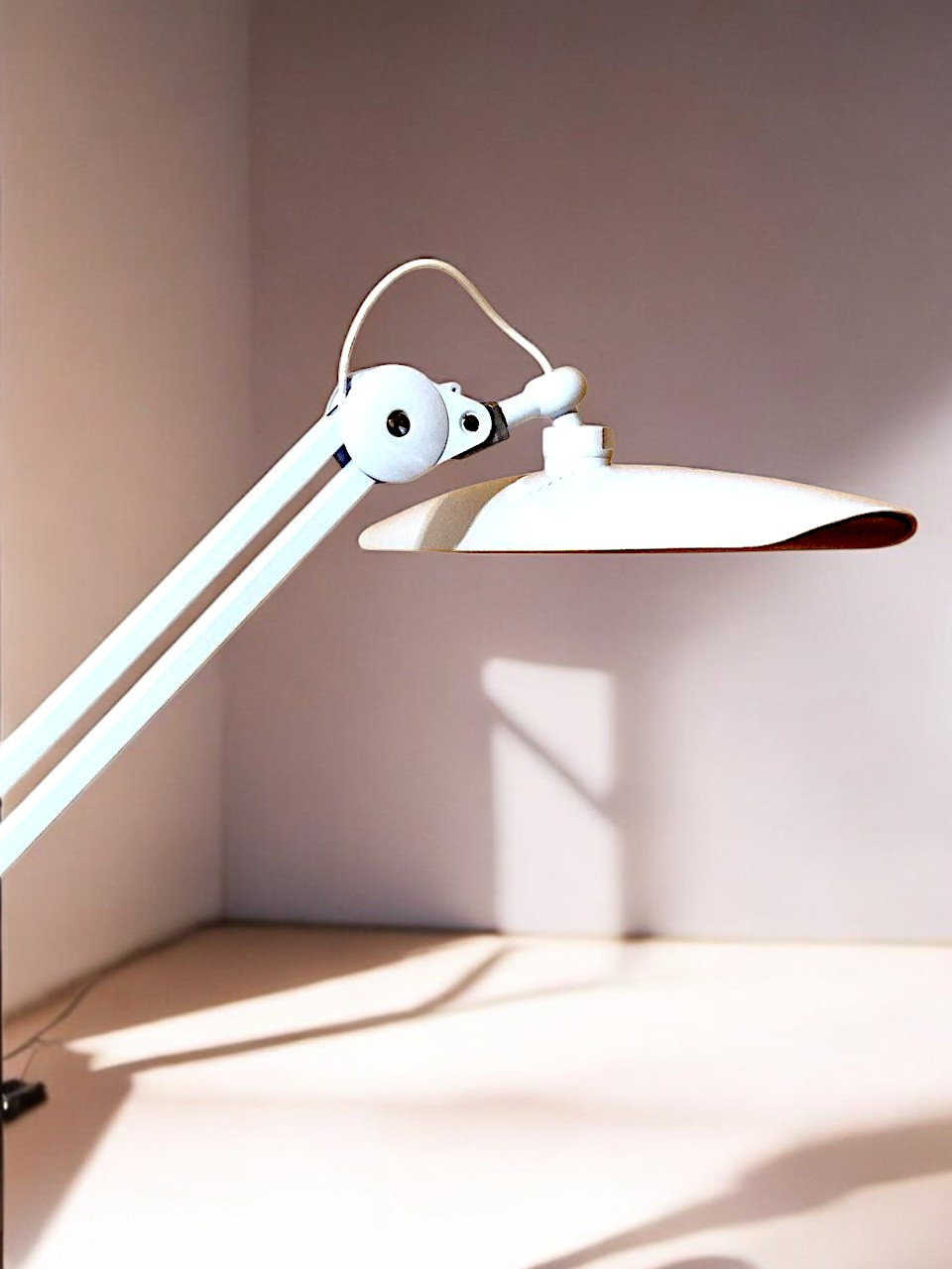 Настільна лампа Global Fashion на струбціні безтіньова 9501 сенсор 36 Ват - фото 1 - id-p1980768402