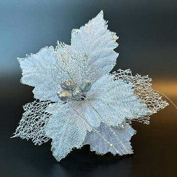 Новорічна прикраса Квітка пуансетія 25 см мішковина біла з сріблом