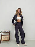Графітовий теплий жіночий спортивний костюм на змійці з турецького футеру з лампасами, фото 7
