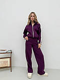 Фіолетово-бордовий теплий жіночий спортивний костюм на змійці з турецького футеру з лампасами, фото 2