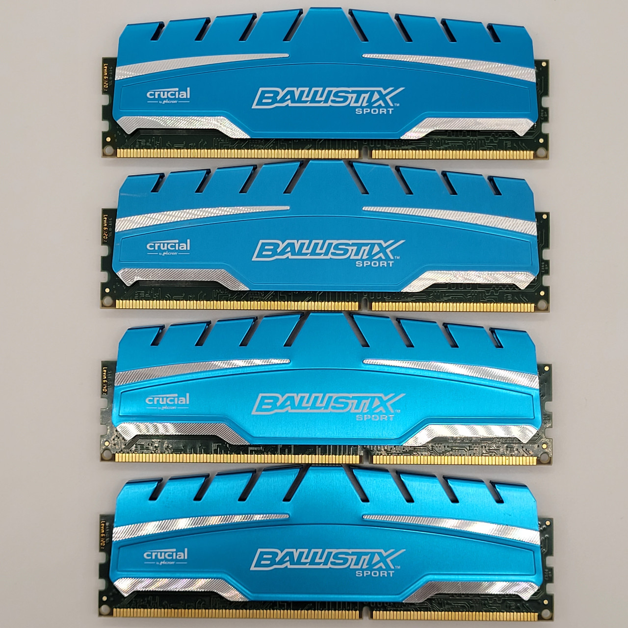 Комплект оперативної пам'яті Crucial Ballistix DDR3 16 Gb (4x4Gb) 1600MHz 12800U 2R8 CL9 (BLS4G3D169DS3) Б/В