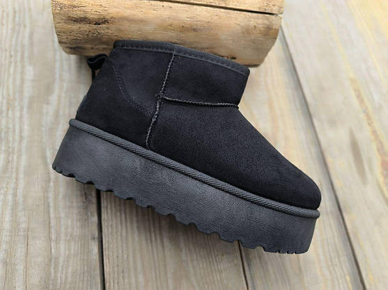 Уги короткі черевички теплі ЧОРНІ на високій підошві з лейбл UGG екозамша жіночі зима, фото 4