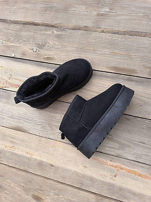 Уги короткі черевички теплі ЧОРНІ на високій підошві з лейбл UGG екозамша жіночі зима, фото 3