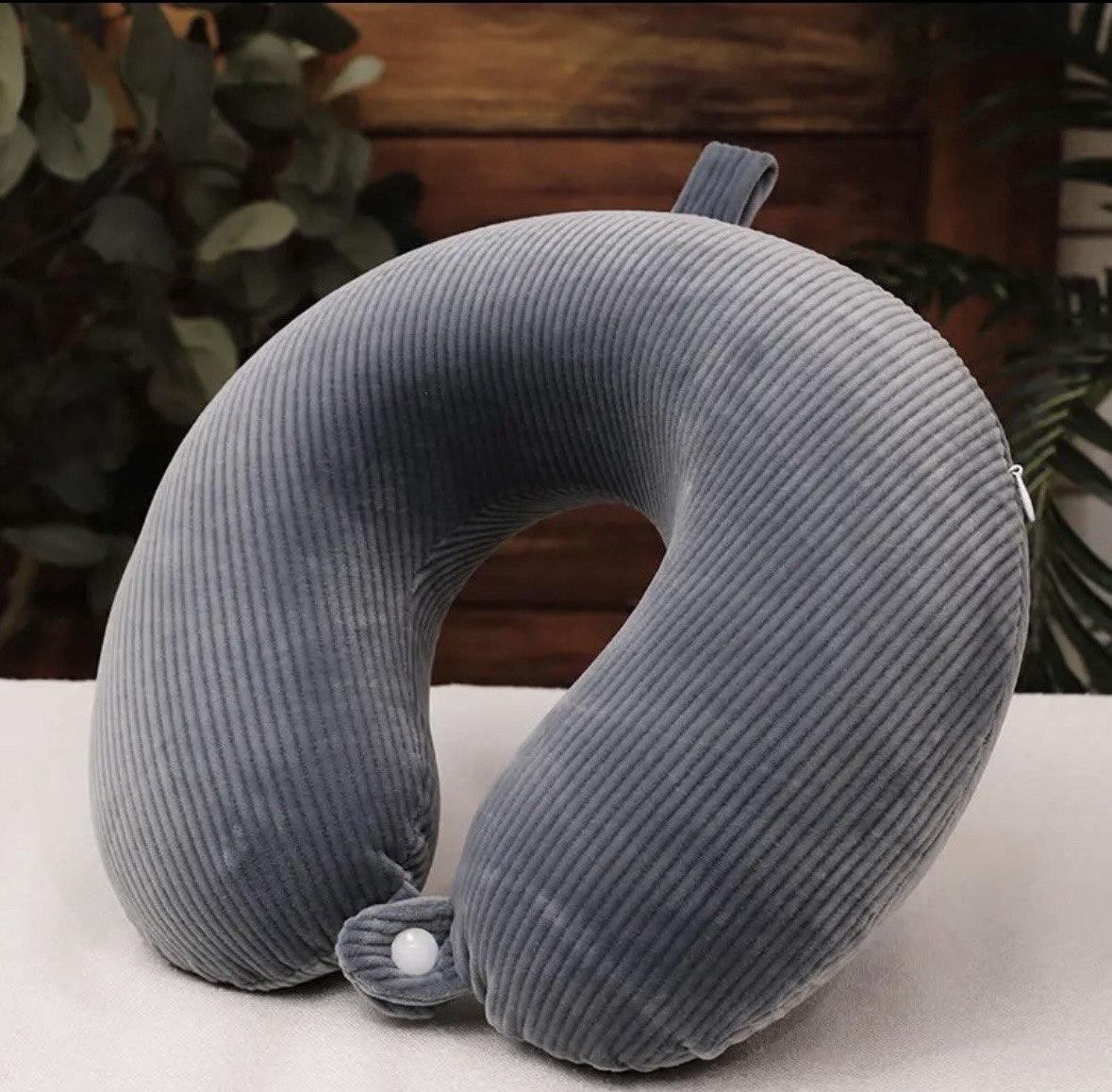 Подушка для подорожей Memory foam під шию з кнопкою Сіра