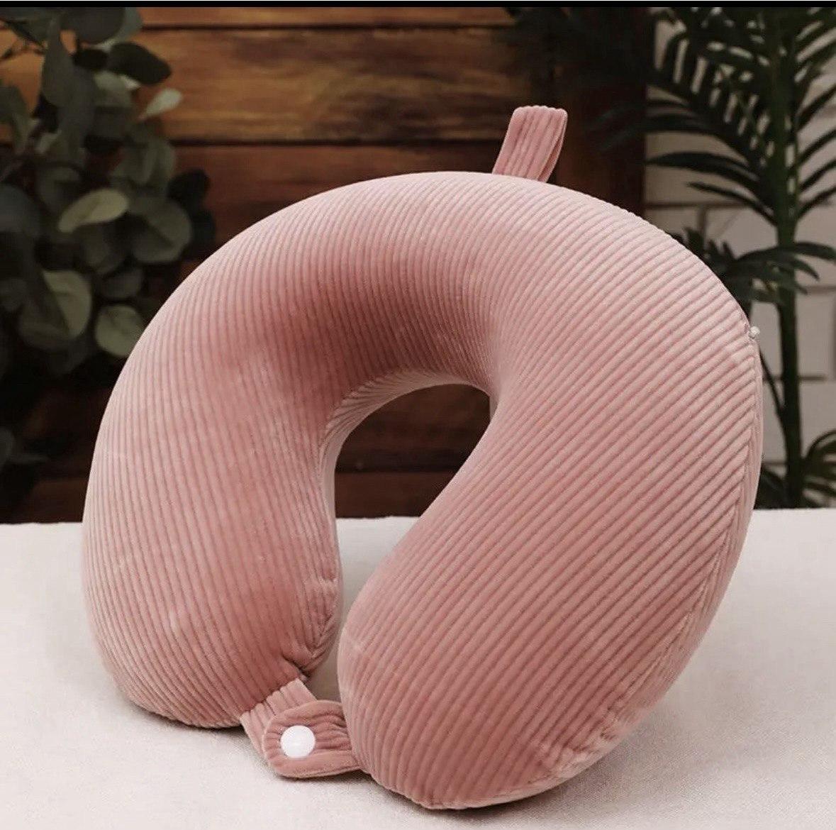 Подушка для подорожей Memory foam під шию з кнопкою Рожева