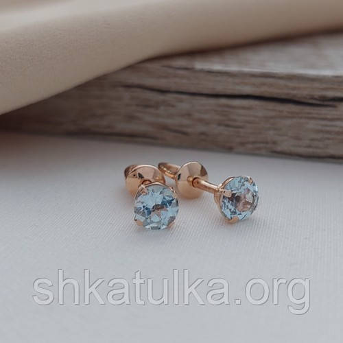 Сережки вкрутки золоті з блакитним круглим топазом 1.48