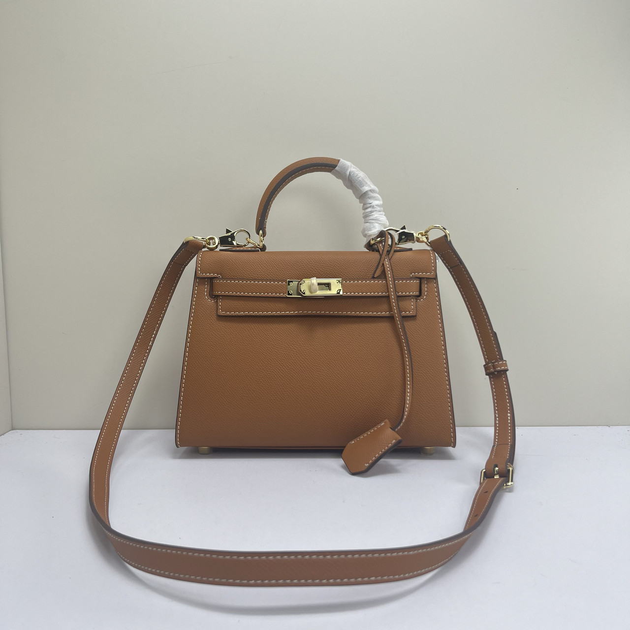 Стильна сумка з клапаном + ремінець на плече 22см А-800 Коричнева, фото 1