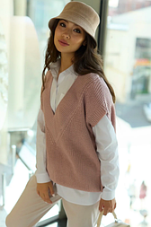 Жилет жіночий в'язаний вільний рожевого кольору