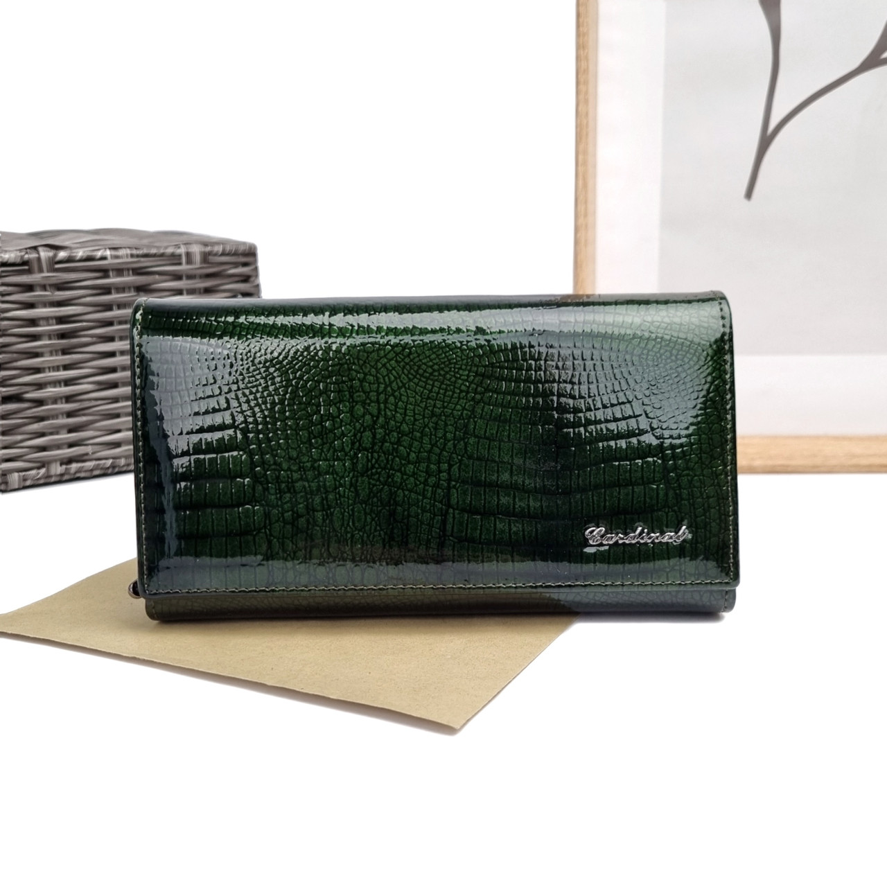 Місткий жіночий шкіряний гаманець хакі Арт.9032-Q Cardinal (54), фото 1
