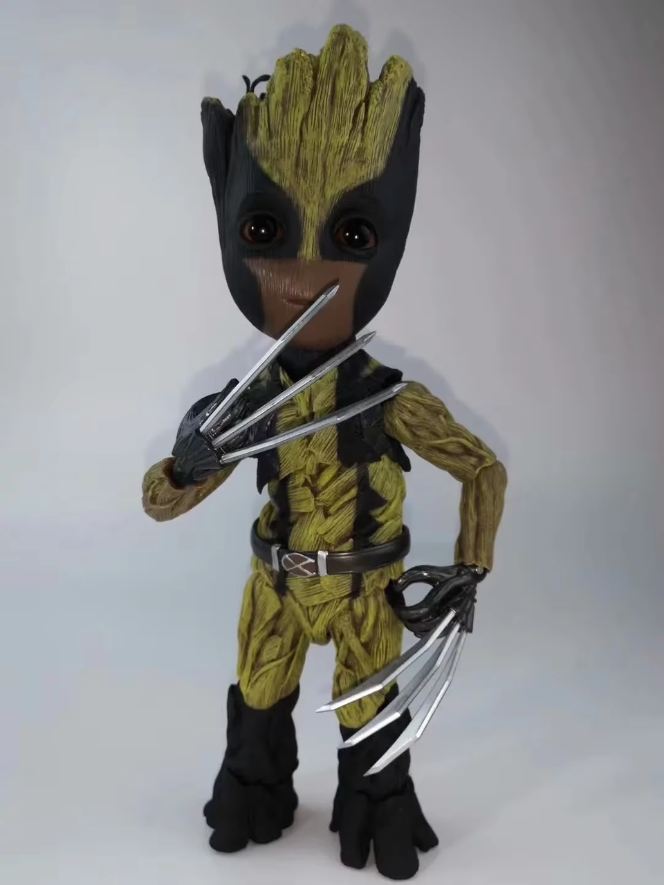 Фігурка персонаж Грут у костюмі Росомахи з фільму Стражі Галактики (26 см), фото 1