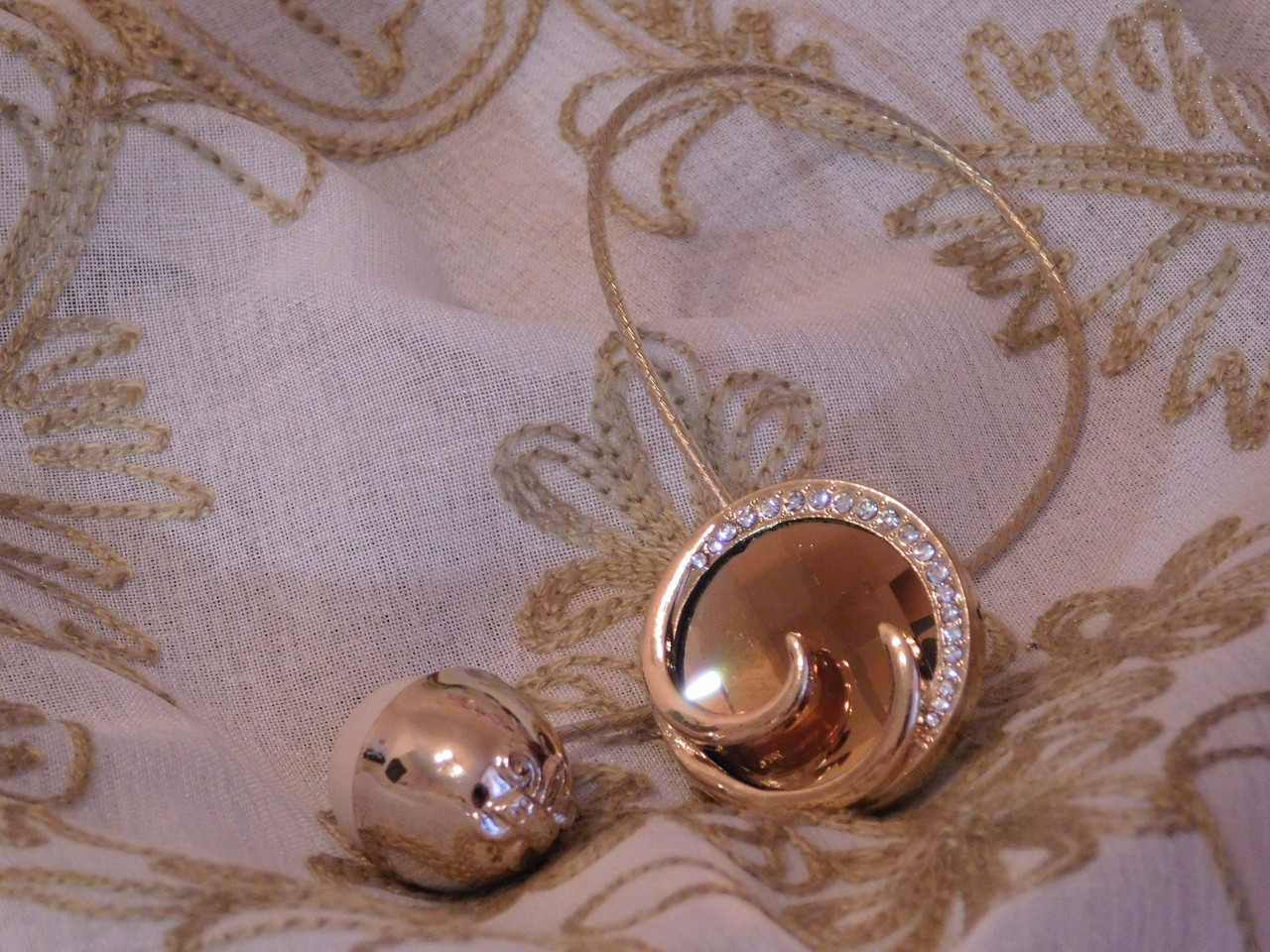 Магніт-підхоплювач для штор ручної роботи «завиток» золото, фото 1