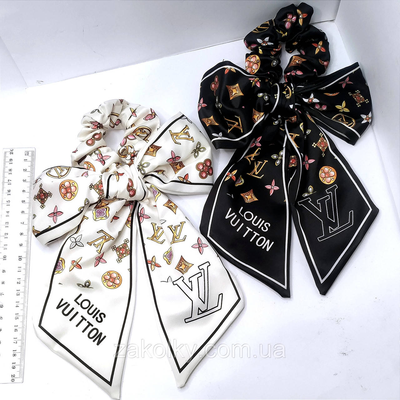Гумка бант для волосся шовк "Кольоровий малюнок Луї Вітон".