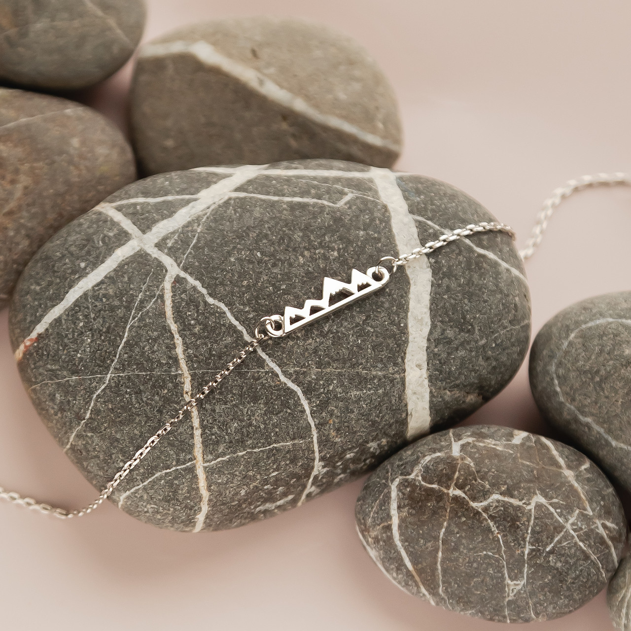 Срібний браслет Гори, жіночий браслет з пейзажем, стильний аксесуар на руку