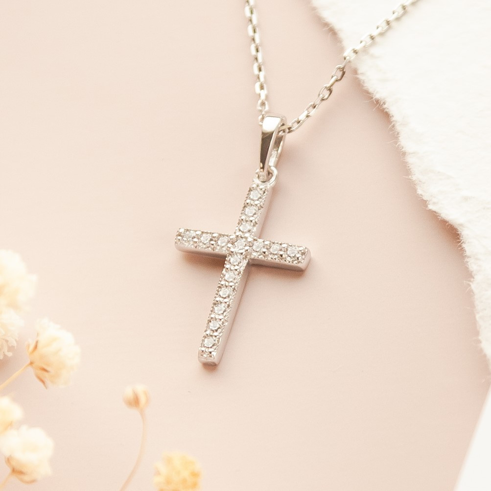 Срібний хрестик з фіанітами, елегантний кулон, підвіска на шию, хрестик з камінням