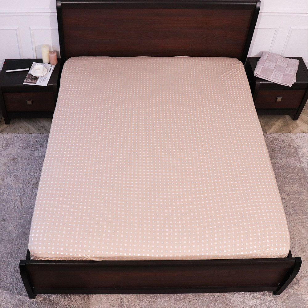 Натяжне простирадло-гумка односпальне полуторне мікрофібра (90*200*25) однотонне з принтом дрібні квадрати на бежевому