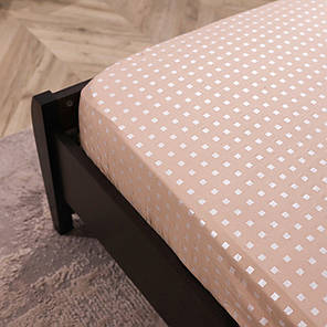 Натяжне захисне простирадло мікрофібра на гумці (120*200*25) з принтом дрібні квадрати на бежевому, фото 3