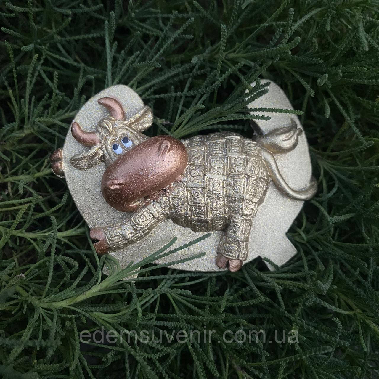 Фігура з магнітом Бичок