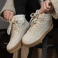 Зимние женские ботинки на меху/ Теплые повседневные ботинки из эко-замша/ Бежевые ботинки на зиму для девушек