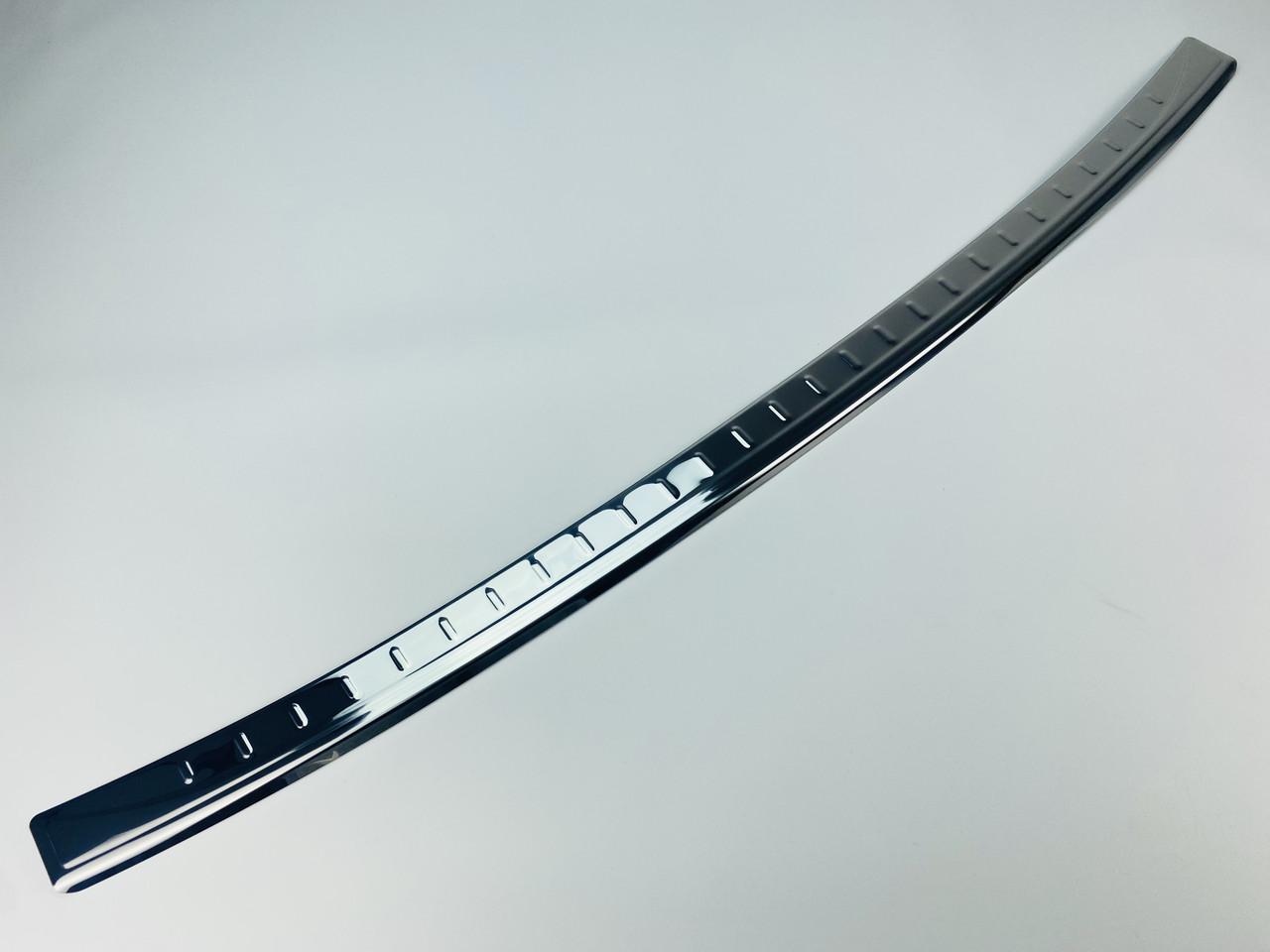 Накладка на задній бампер Volvo XC90 II 2015+ Хром-нерж (TAN24), фото 1