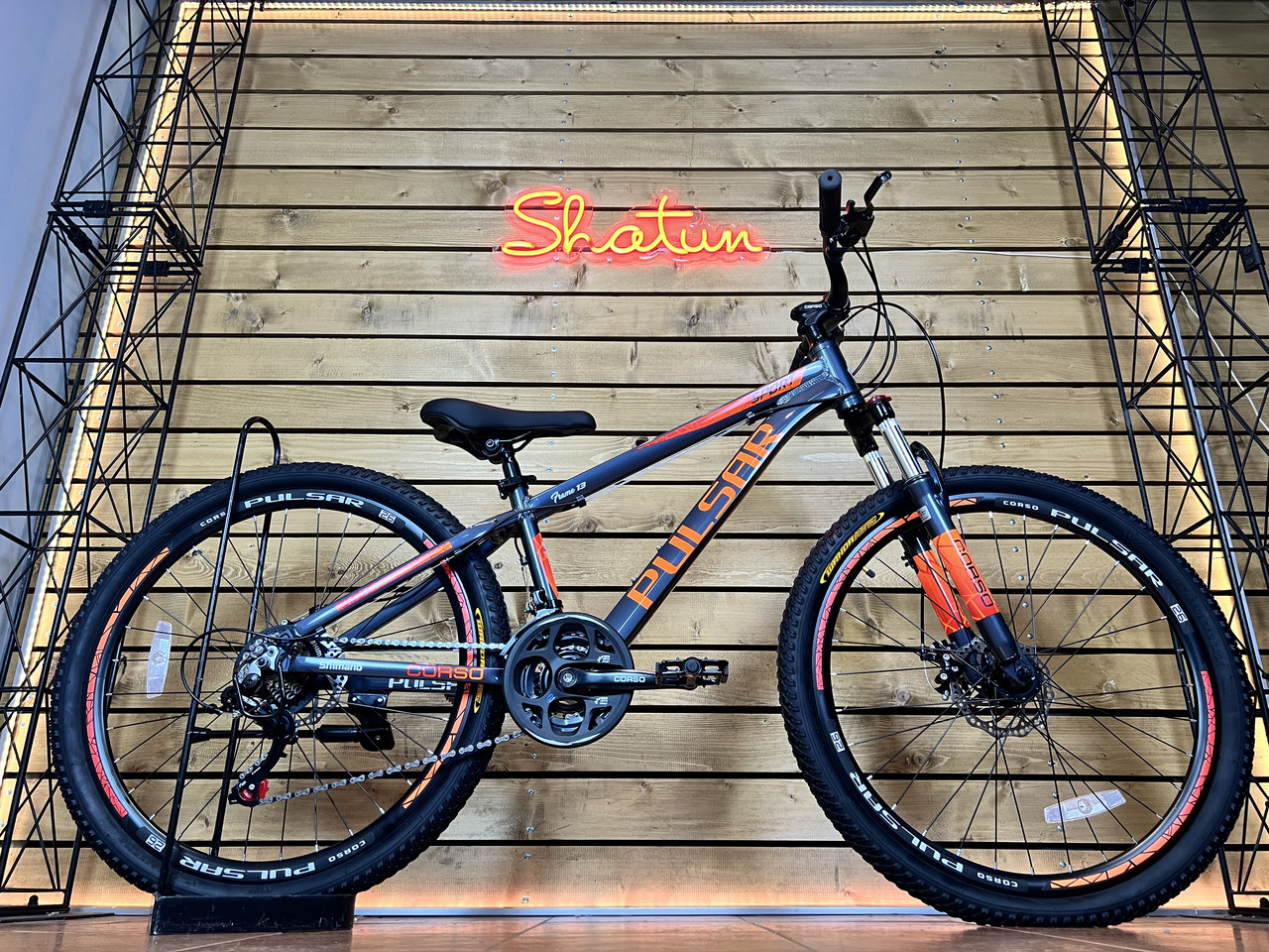 Велосипед спортивний гірський 26" Corso Pulsar PL-26318 графітово-помаранчевий на зріст 130-145 см УЦІНКА ПОДРЯПИНИ НА РАМІ