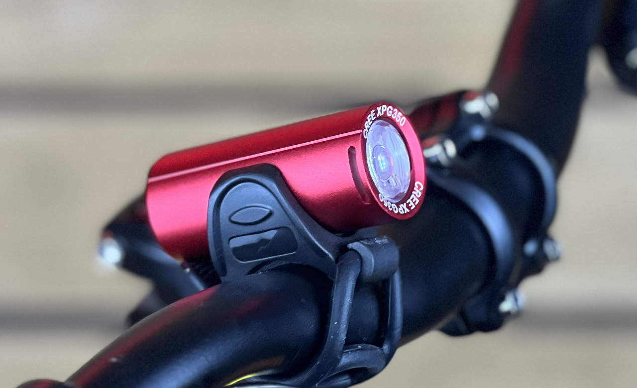 Фонарик на велосипед ліхтарик фара передня ONRIDE Cub (200 lm, 700 mAh, Type-C), алюмінієва червона