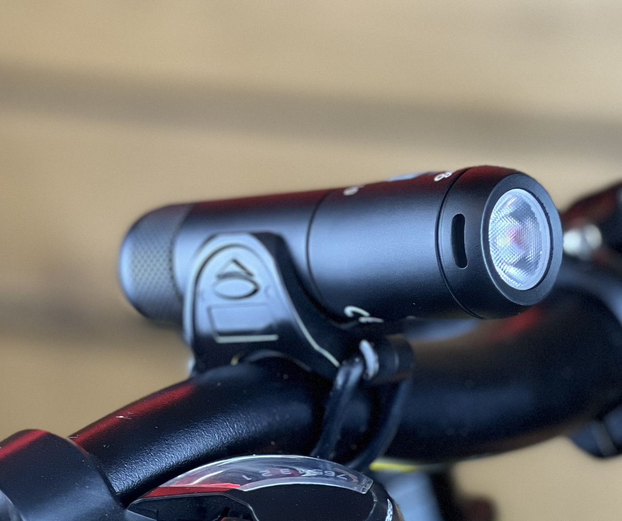 Фонарик на велосипед ліхтарик фара передня ONRIDE Rapid 10 (700 lm, 1400 mAh, Type-C), змінний акумулятор, алюмінієвий