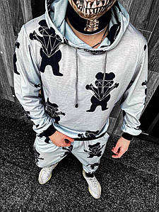 Світло-сірий чоловічий спортивний костюм з принтом