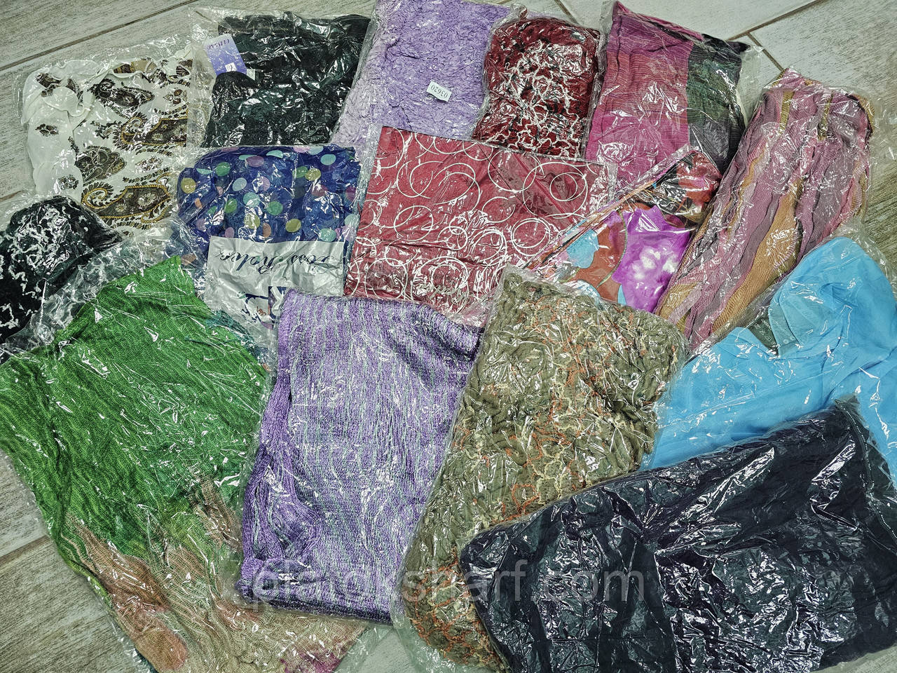 Шарфи жіночі, шарфи "Подарункові" MIX Розпродаж