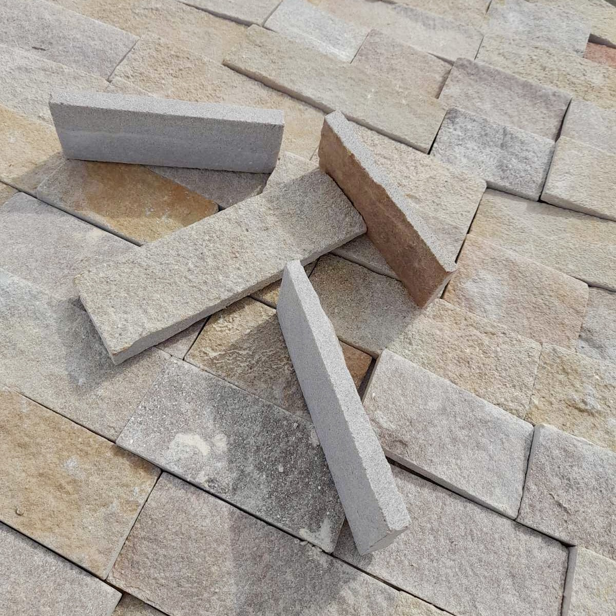 Фасадна плитка із тремоліта слонова кістка камінь для цоколя, фасаду, облицювання будинку, фото 1