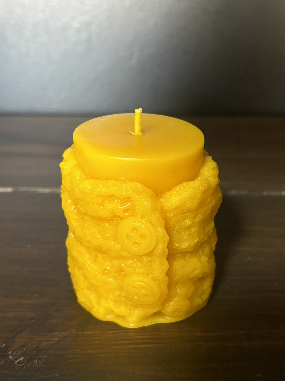 Свічка воскова Світер ручної роботи з воску натурального