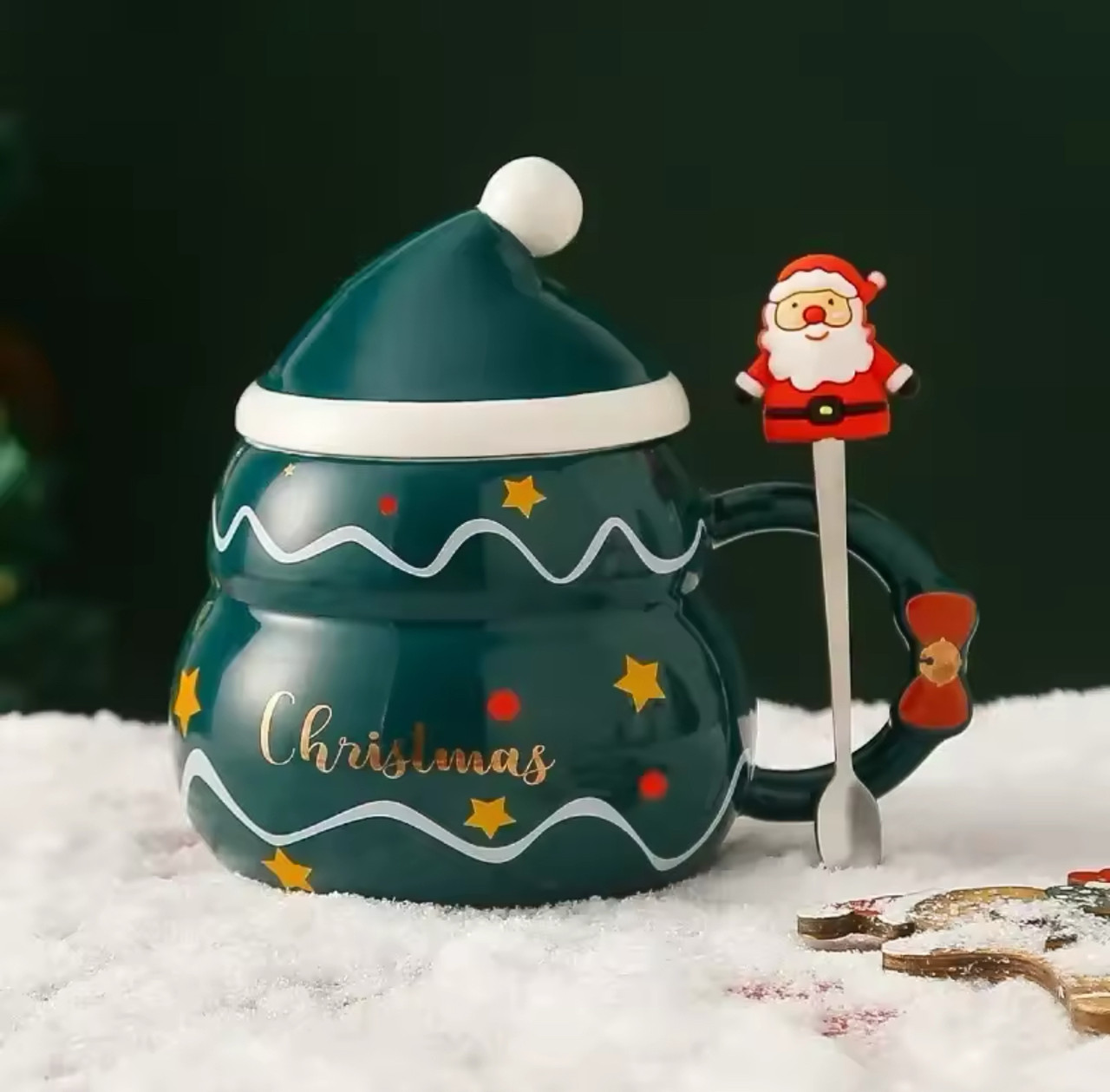 Об'ємна зелена чашка у формі ялинки з ложечкою, прикрашеною фігуркою Діда Мороза, у подарунковій упаковці