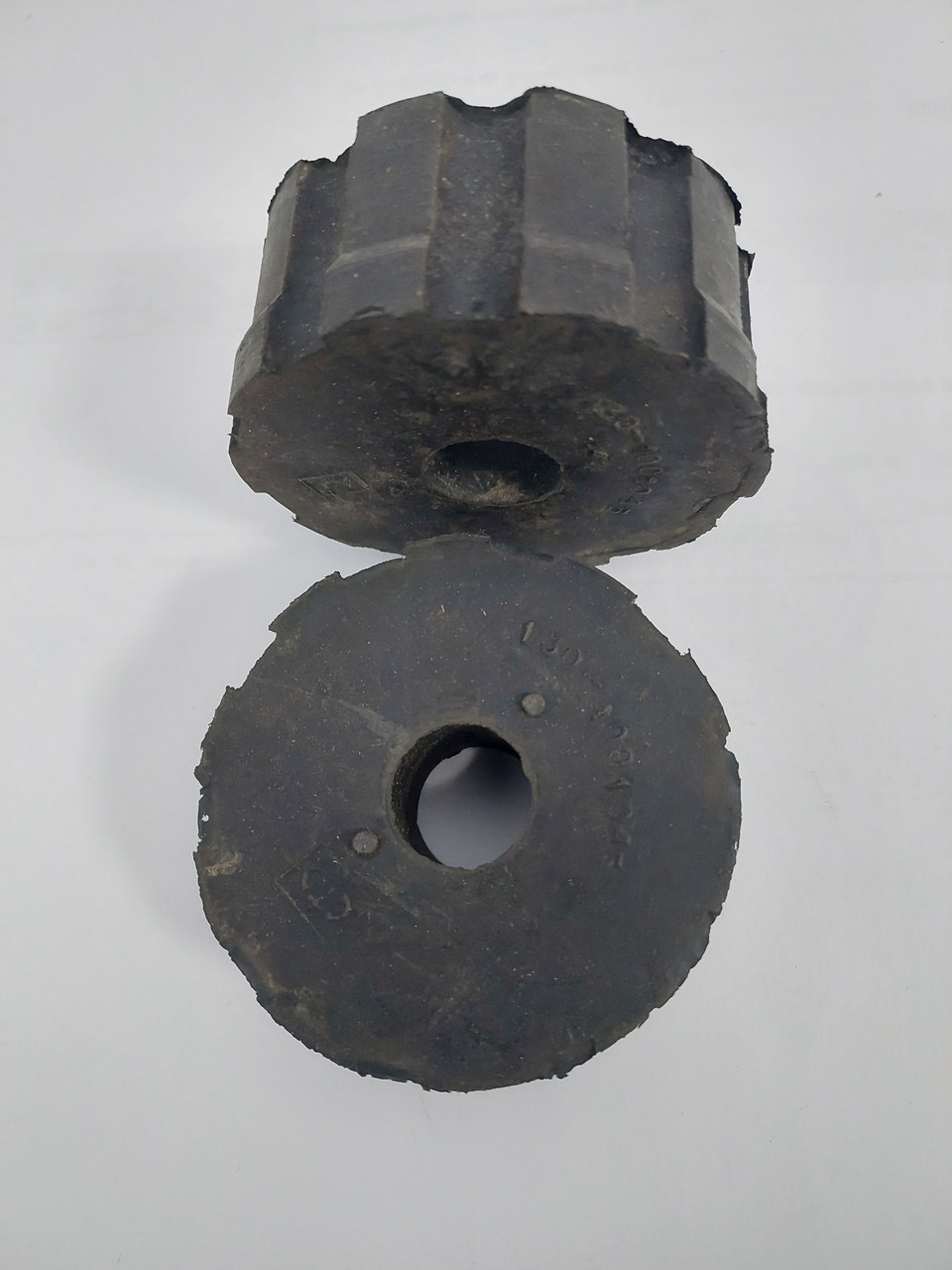 Подушка двигуна ЗІЛ 130.(130-1001045) УРАЛ передня (ВЕРХНЯ РЕБРИСТА) 375-1001045, фото 1