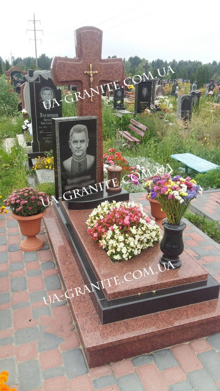 Пам’ятники з хрестом із червоного граніту Вічний знак 1000*2000